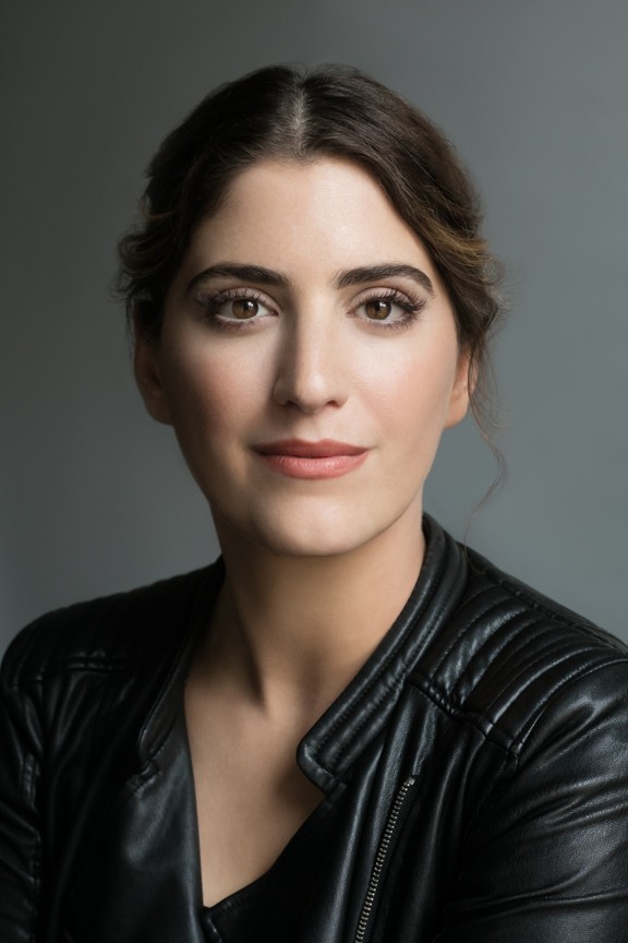 Headshot of woman smiling.